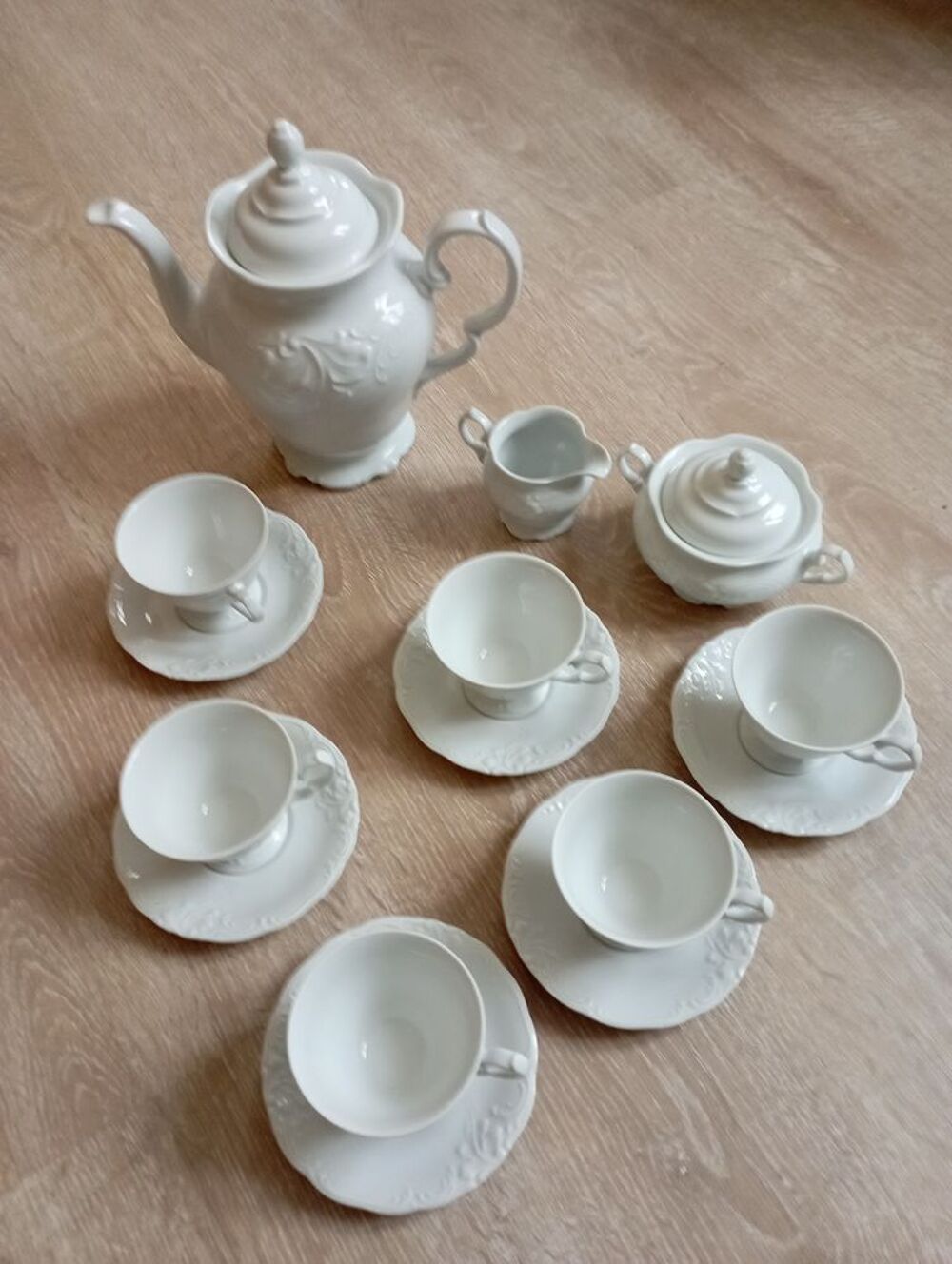 Service &agrave; caf&eacute; neuf complet en porcelaine blanche Cuisine