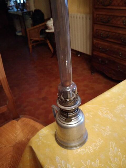 lampe pétrole étains du manoir 25 Chassiers (07)