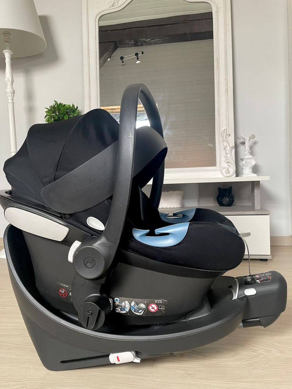 Cosy Cybex Base Cybex (neuve) protection pluie(neuve)Prix Achat 450&amp;euro; Prix vendu 220&amp;euro; Pu�riculture