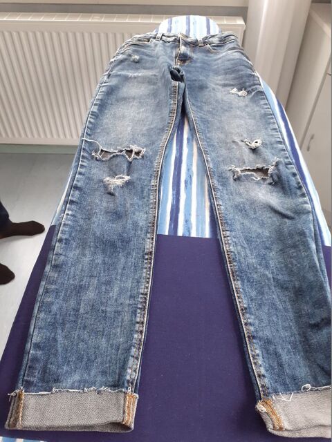 Jean troué femme bershka deals