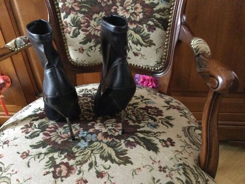 BOTTINE CUIR NOIRE SAN MARINA Pointure 37 25 Montmagny (95)