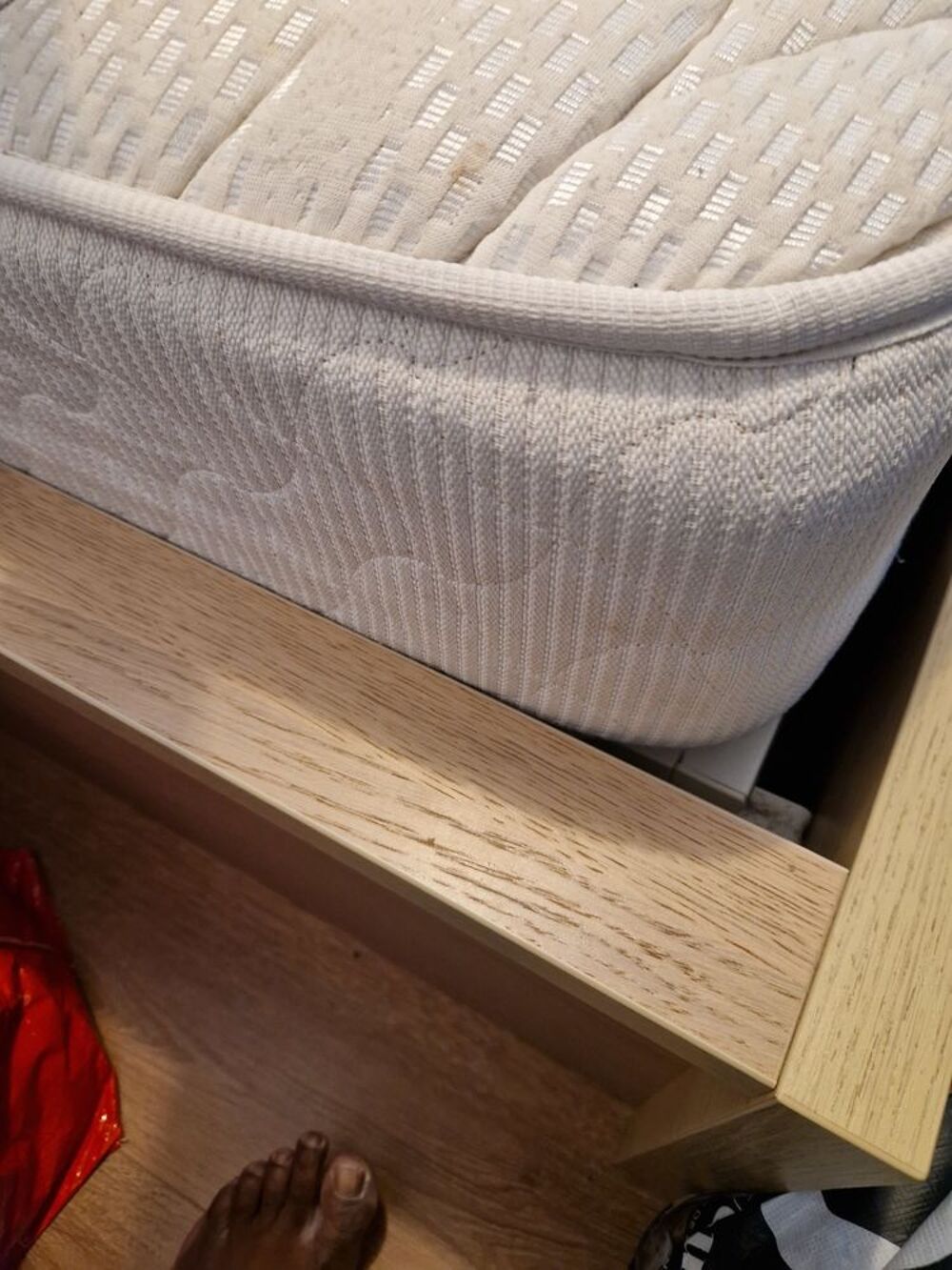 de cadre de lit + sommier+ matelas 3 places 200&times;160 Meubles