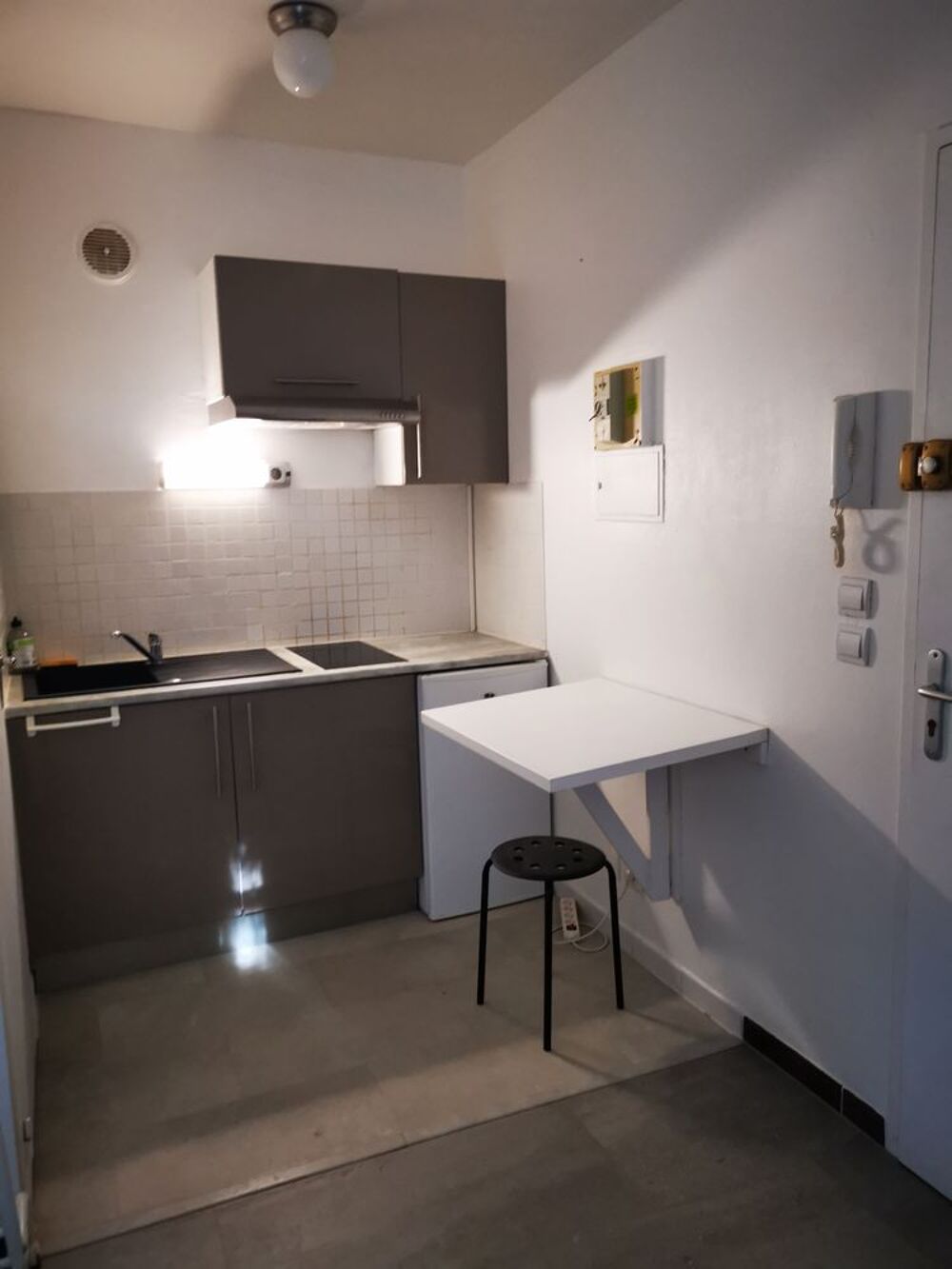 Location Appartement AVIGNON CENTRE studio 340 € charges comprises Avignon