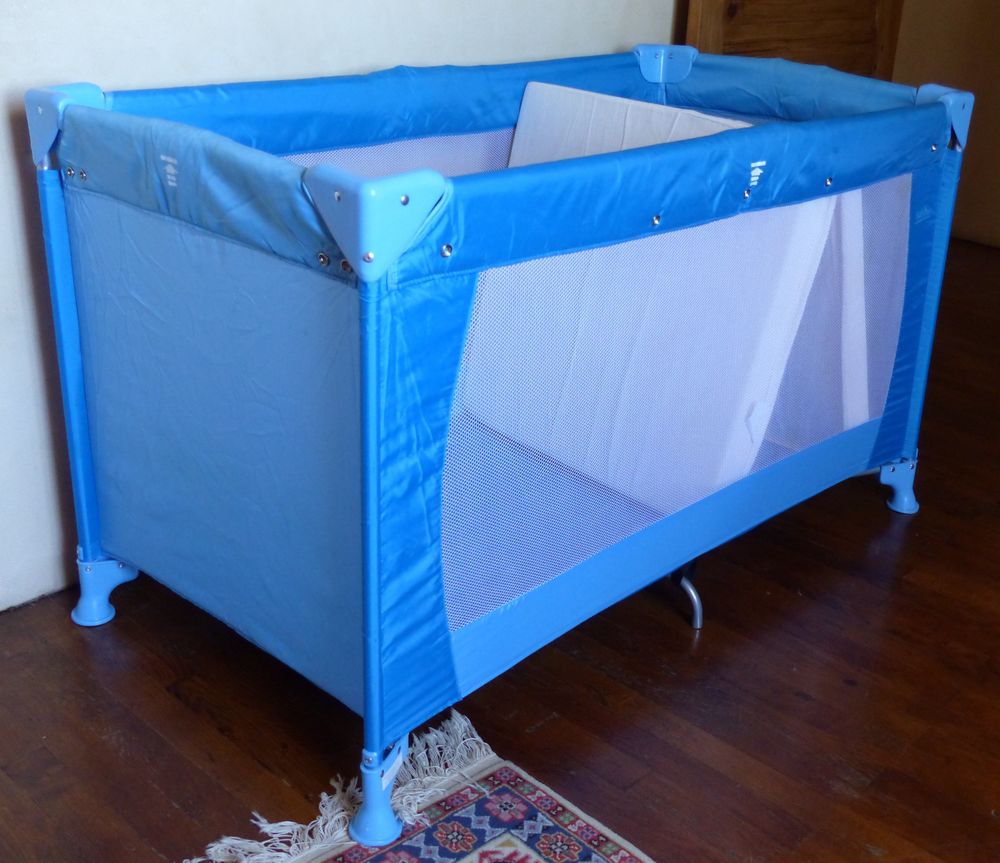 Achetez lit parapluie pliant quasi neuf, annonce vente à Sauveterre (30