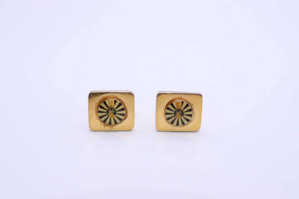 Boutons de manchettes carr&eacute;" table ronde "
Bijoux et montres