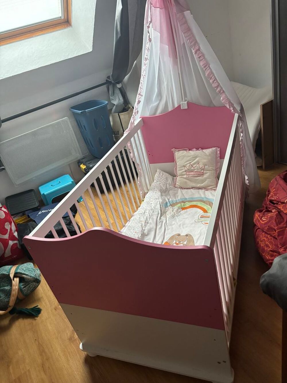 Lit de princesse rose et blanc fille avec voile superbe &eacute;tat Mobilier enfants