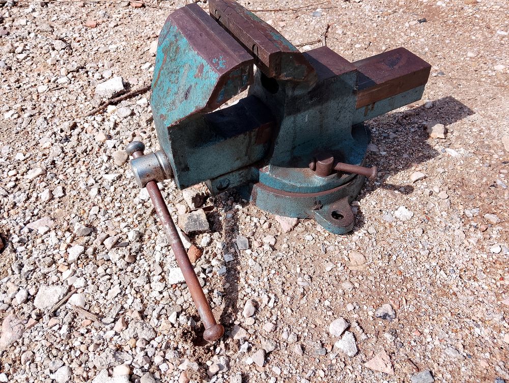 SAMBRE ET MEUSE etau 125 mm base tournante Bricolage