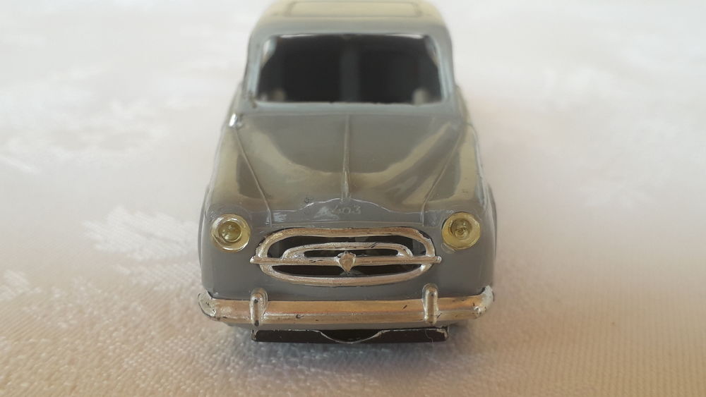 Voiture miniature PEUGEOT 403 NOREV
