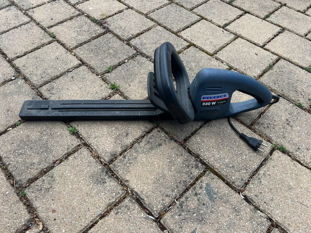 TAILLE HAIE PEUGEOT TH 420 DC 330W ELECTRIQUE Jardin