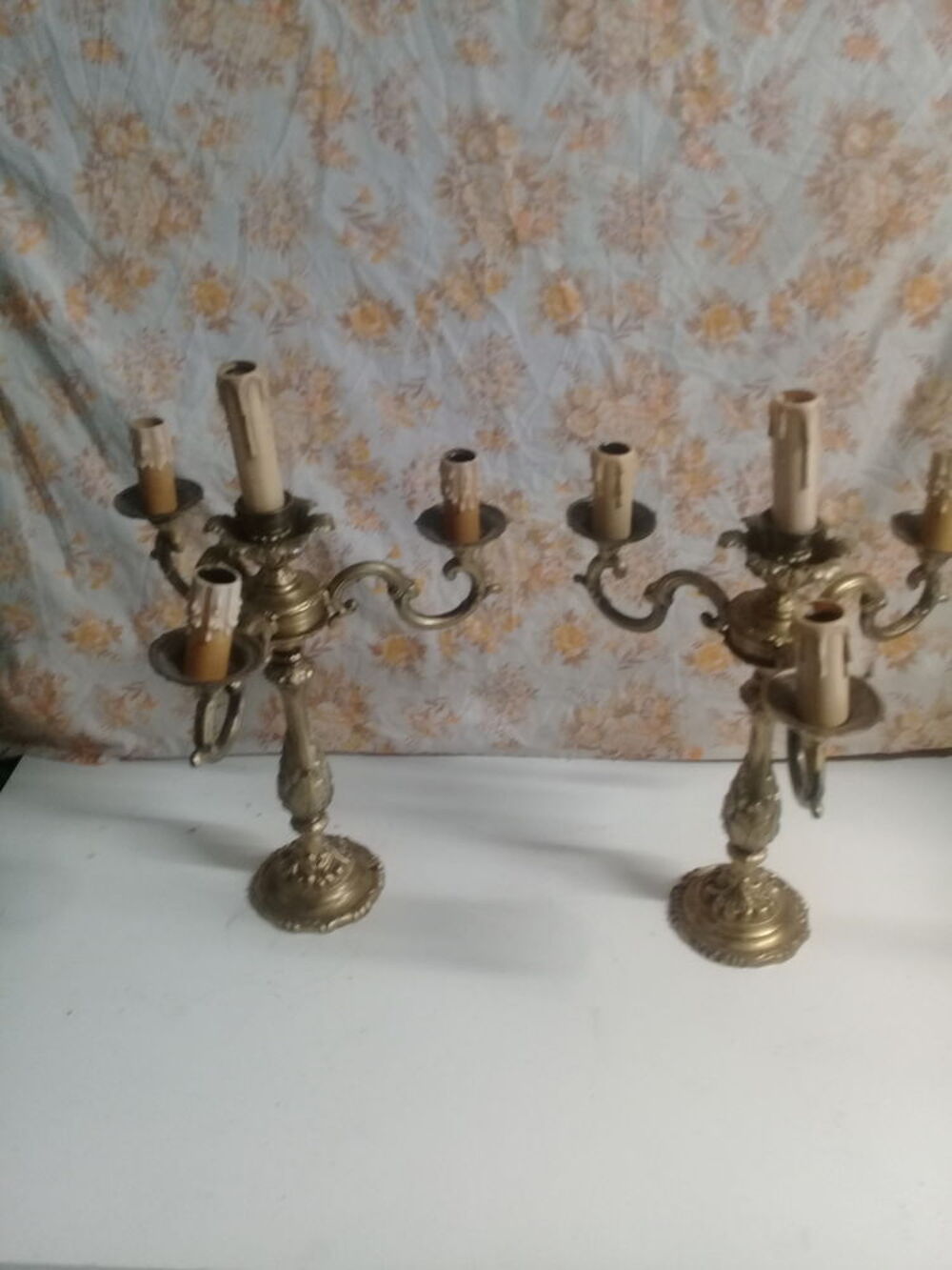 DEUX CHANDELIERS EN BRONZE Décoration