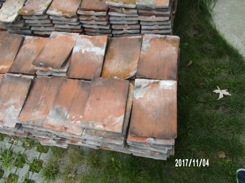 VENDS LOT DE 1300 TUILES PLATES ARTISANALES ANCIENNES 910 Mareuil-ls-Meaux (77)