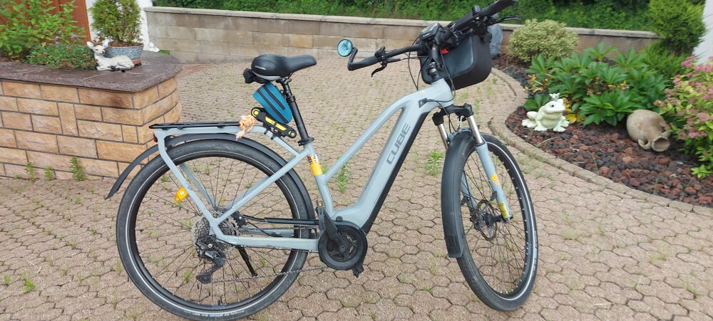 v&eacute;lo &agrave; assistance &eacute;lectrique CUBE Vlos