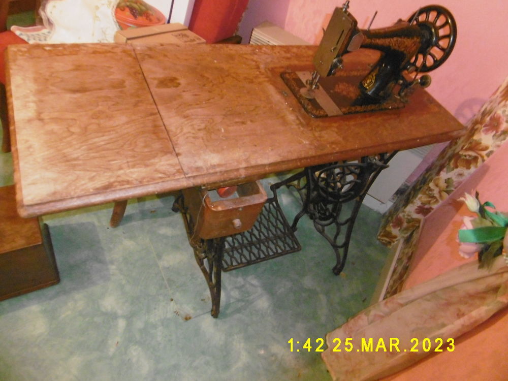MACHINE A COUDRE SINGER A PEDALES Meubles
