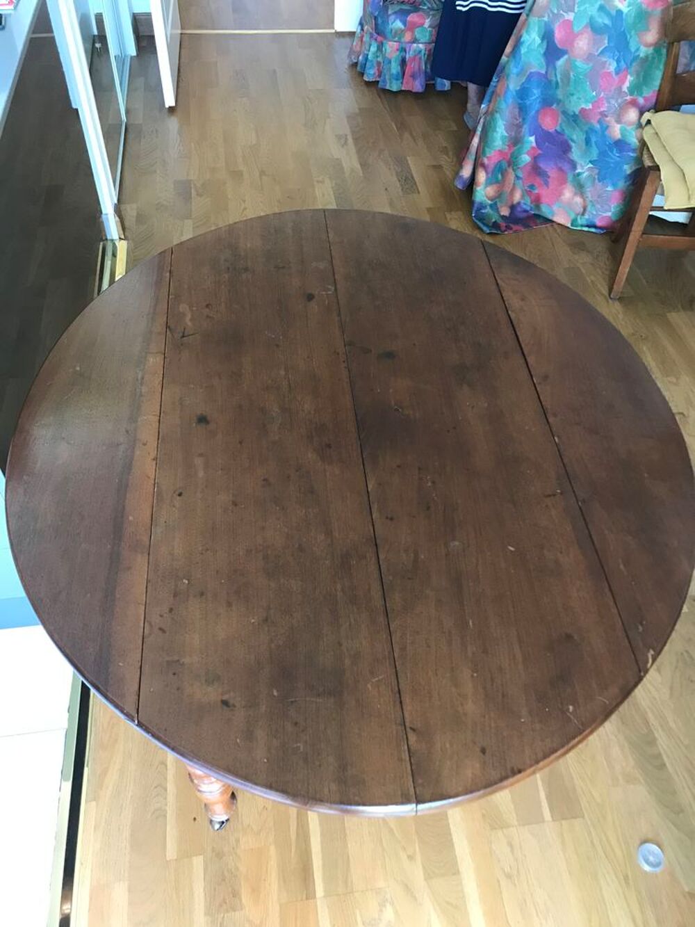 TABLE noyer + 6 CHAISES Meubles