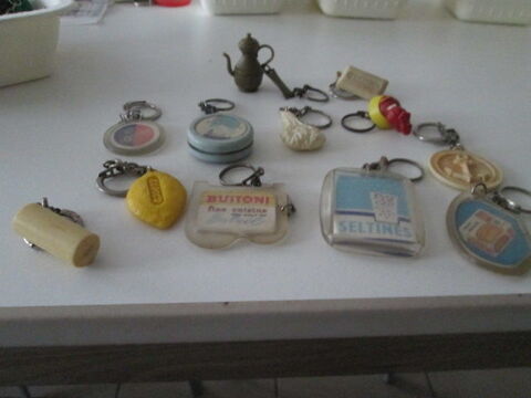    125  PORTE CLES  PUBLICITAIRES  TRES ANCIENS 
20 Saran (45)