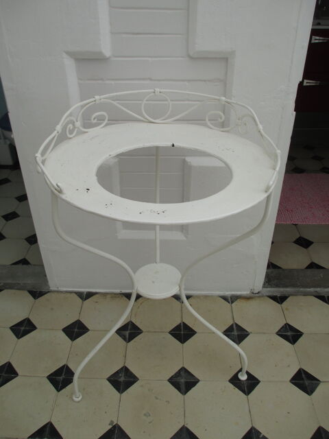 Table de salle de bains ancienne en fer forg 30 Tonnay-Charente (17)