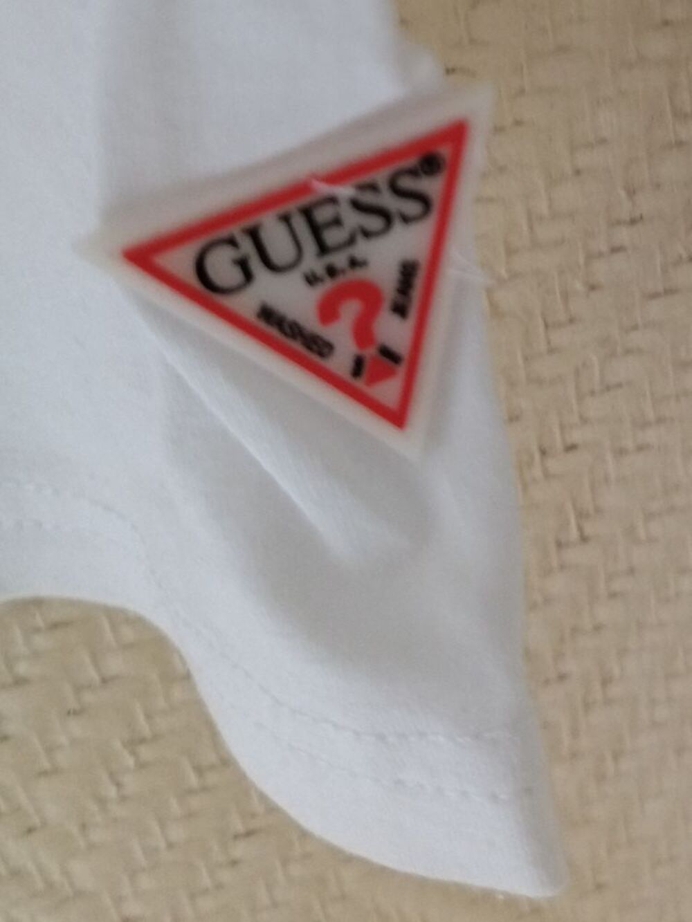Pour No&euml;l
Tee-shirt GUESS
Homme TM Vêtements