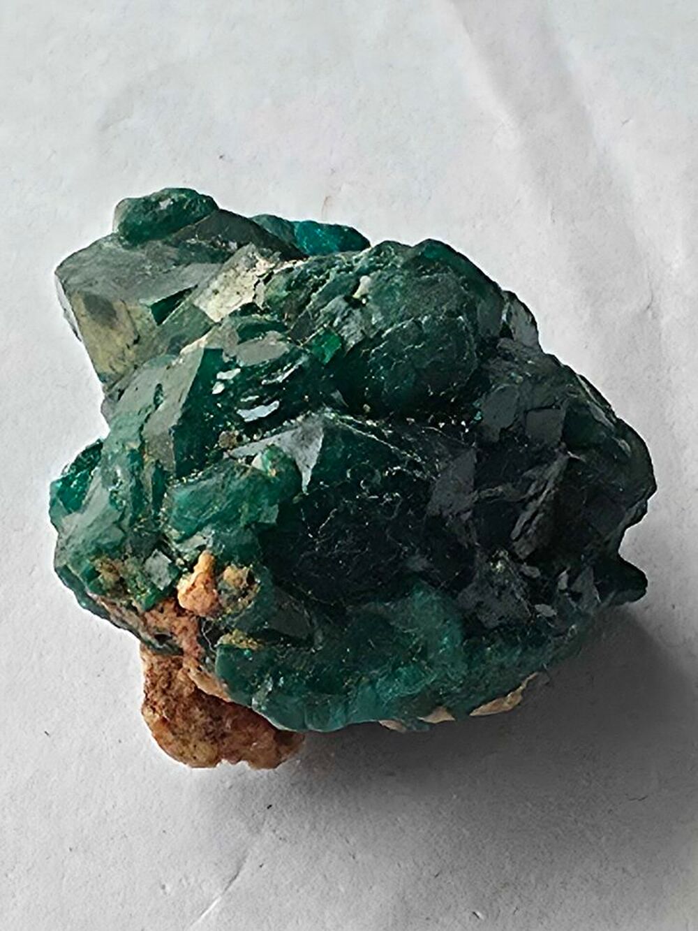 Dioptase brute sur matrice-Vert &eacute;meraude intense-38g 