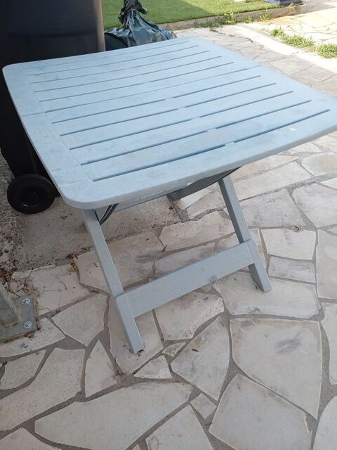 petite table d ' appoint 12 Lespignan (34)