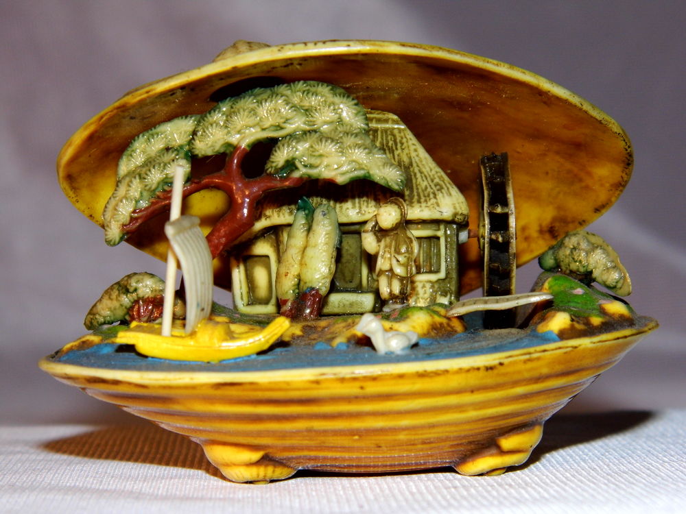 COQUILLAGE JAPONAIS VINTAGE SCENE DE VIE CELLULOID SCULPTURE MINIATURE 