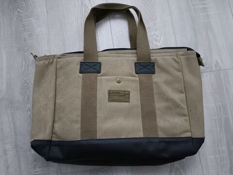 Sac besace multipoches de marque HEX 45 Paris 12 (75)