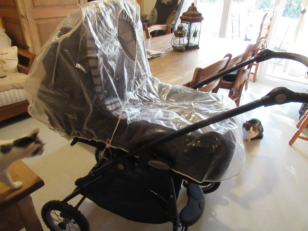 combin&eacute; landau-poussette , lit auto B&eacute;b&eacute; Confort Puériculture