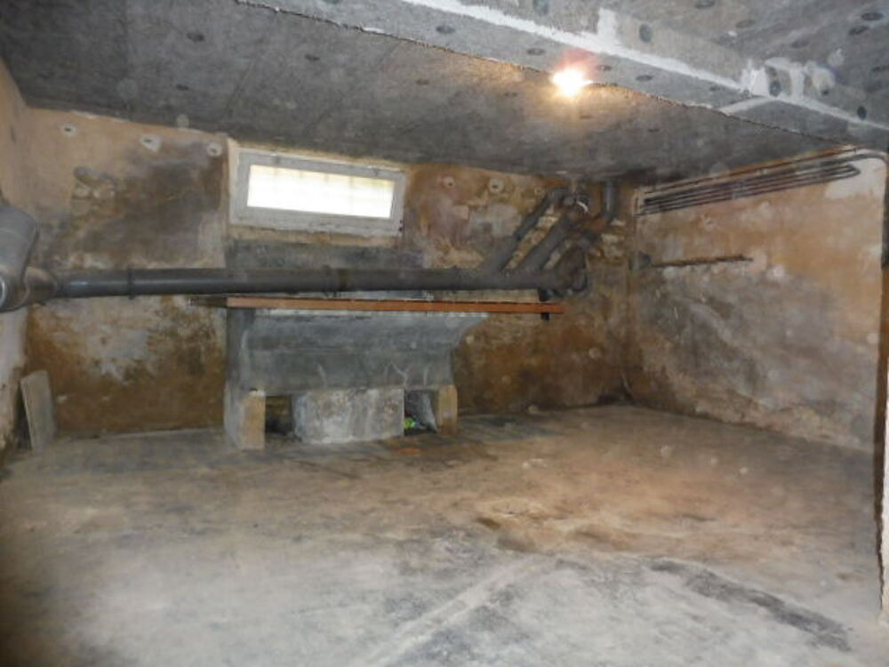 Location Remise/Grange Chaumont local 25 m bien ar, en sous-sol d'un pt immeuble Chaumont