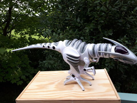Robot dinosaure articul� 19 Montigny-Lencoup (77)