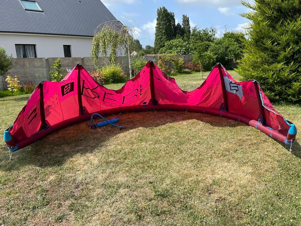 2 ailes de kite NORTH REBEL 8 et 11 m + la barre Sports
