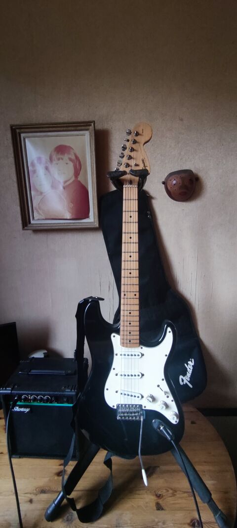 Guitare Stratocaster Squier by Fender + ampli + accessoires 190 Meudon (92)