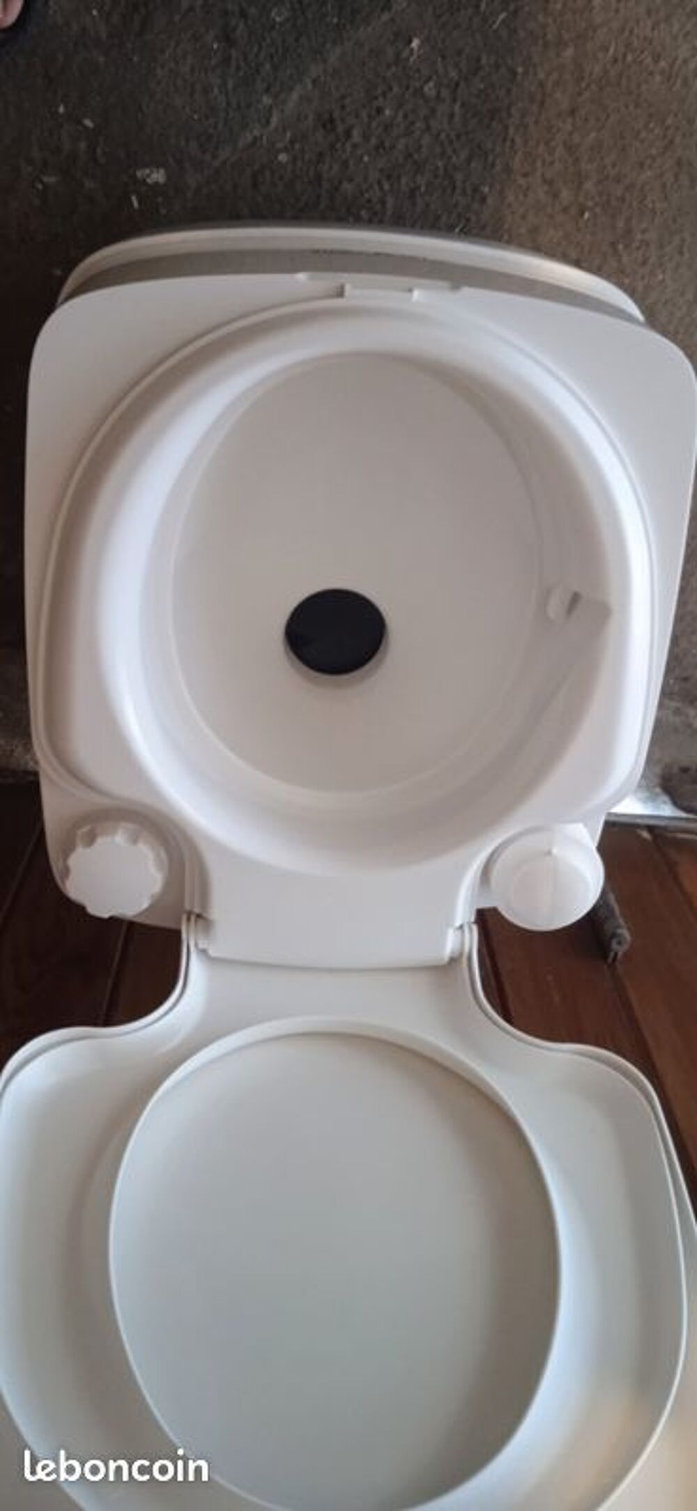 TOILETTES DE CAMPING Meubles