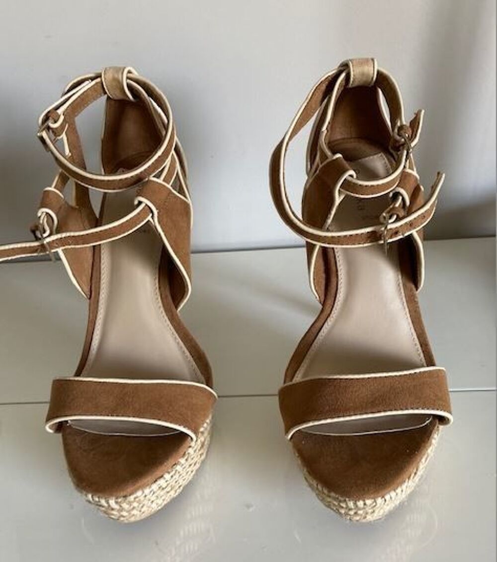 ESCARPINS OUVERT DAIM Chaussures