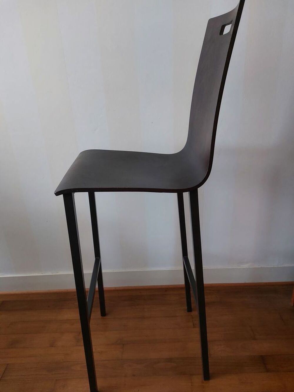 3 Tabourets de bar design bois fonc&eacute; Meubles