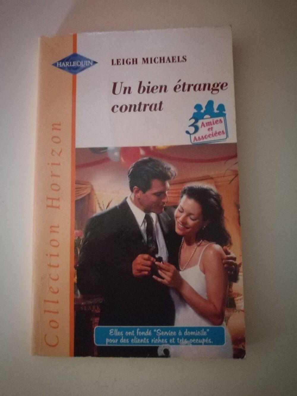 Livre Harlequin collection Horizon "un bien &eacute;trange contrat" Livres et BD