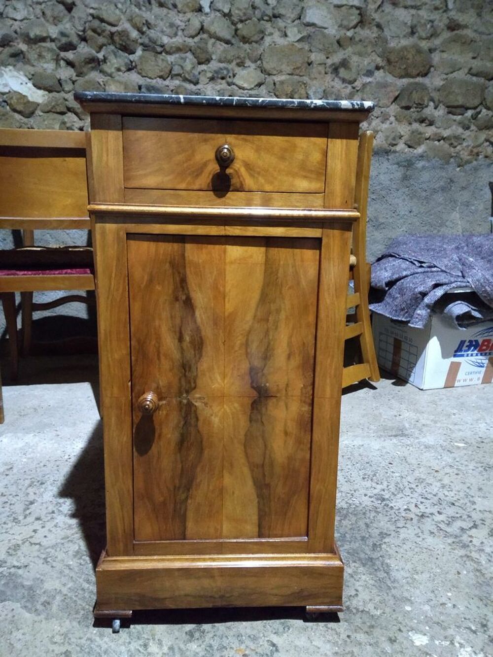 TABLE DE CHEVET ANCIENNE DESSUS MARBRE Meubles