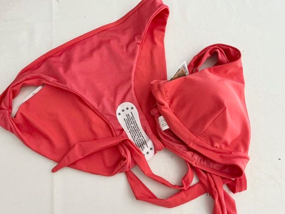 MAILLOT DE BAIN DEUX PIECES NEUF T42 Vêtements