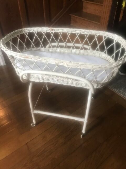 berceau ancien en rotin blanc 70 Meilhards (19)