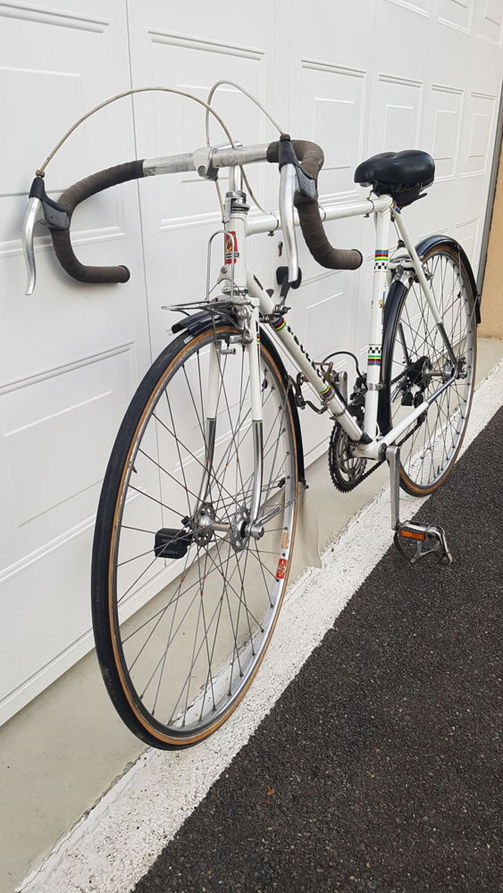 V&eacute;lo de course Peugeot px 10 py blanc tr&egrave;s bon &eacute;tat. 
Autres Vélos