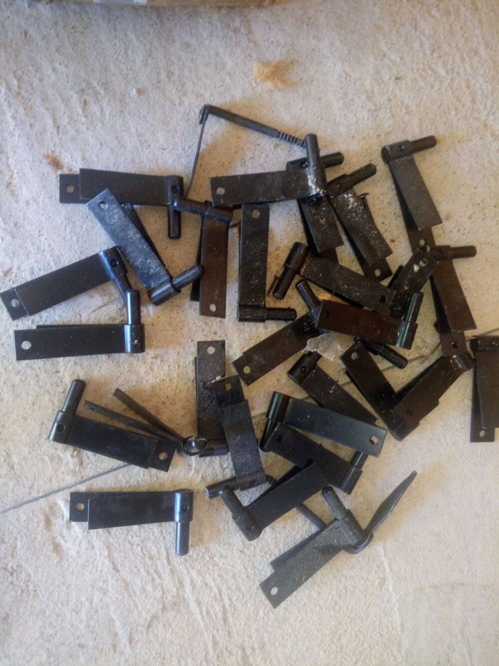 Lot gonds et arr&ecirc;ts pour volets Bricolage