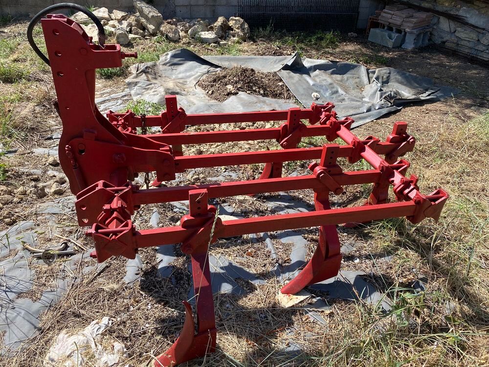   charrue de labour hydraulique et extensible  