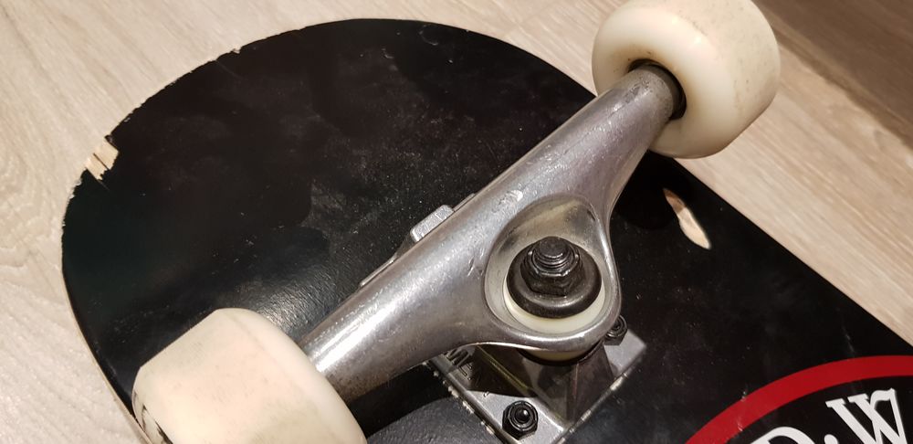 Skateboard Element-tr&egrave;s bon &eacute;tat-peu utilis&eacute; Sports