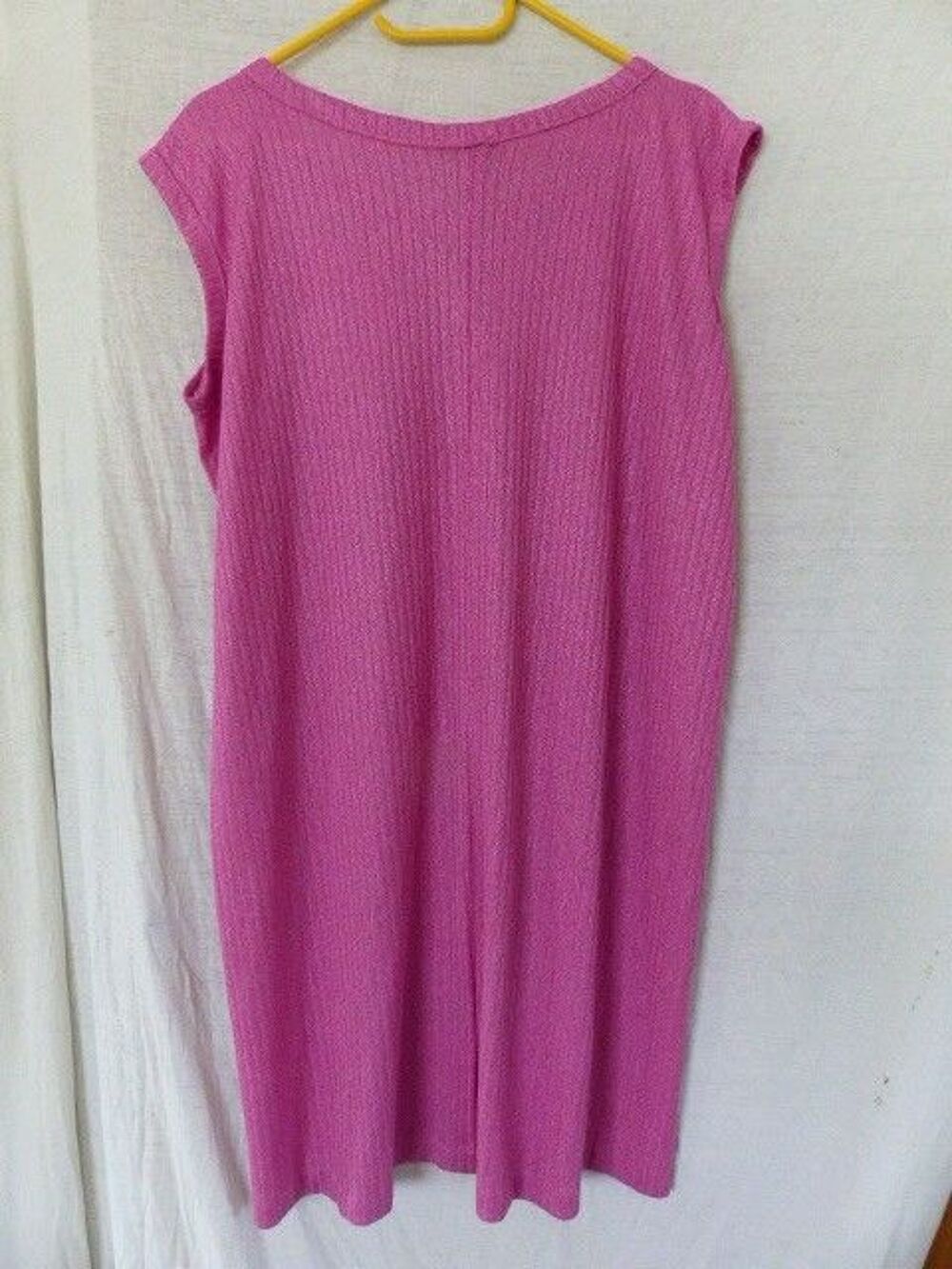 robe rose legerement brillante taille 52 neuve Vtements