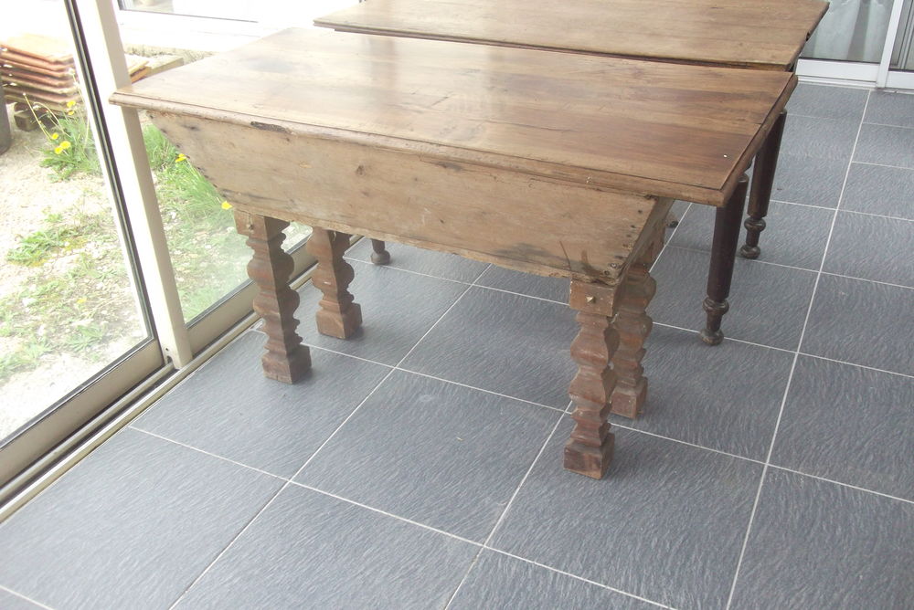 TABLE PETRIN en MASSIF 126 x 63 cm H. 76 cm Meubles