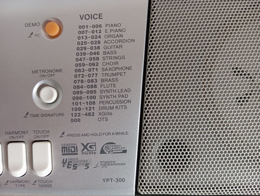 CLAVIER YAMAHA PSR-E303 Instruments de musique