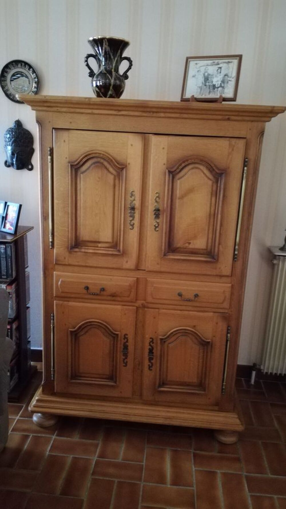 Ensemble de meubles salle &agrave; manger et salon. Meubles