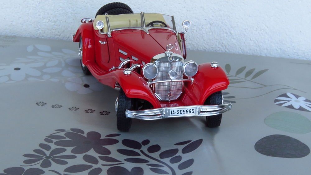 Voiture miniature Mercedes Benz 1/18 