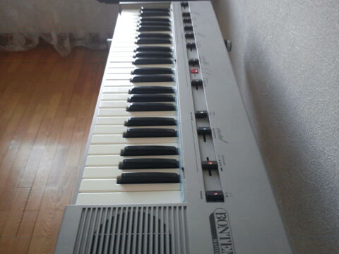 Orgue BONTEMPI, année 1980 50 Beaumont (63)