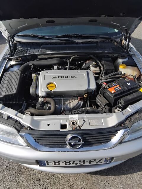 Opel Vectra 1.8i 16V El&eacute;gance 2001 occasion Seclin 59113