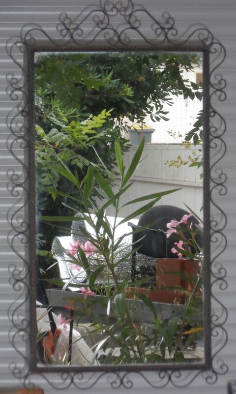 Miroir ancien rectangulaire structure en fer forg� 76 X 43
40 Castries (34)
