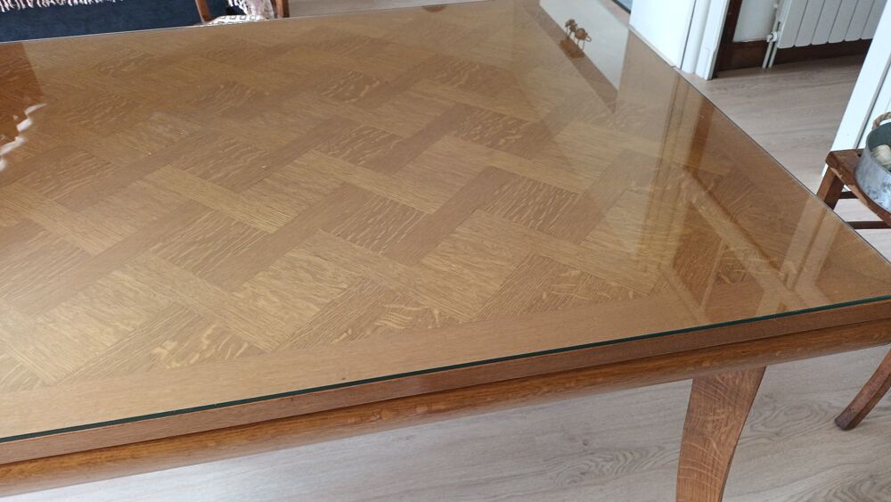 Table de salle &agrave; manger en cha&icirc;ne 
Et 4 chaises Meubles